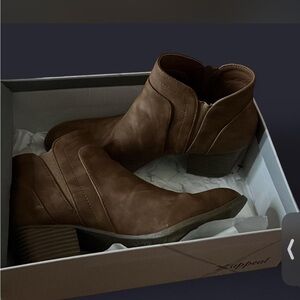Brown Women's Ankle Boots - Classic Chelsea Style